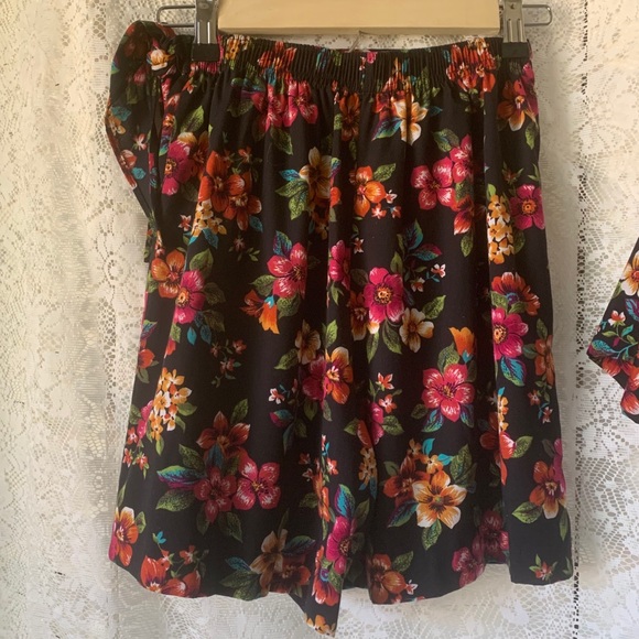 Sold* 2 Piece Hi-Waisted Floral Crop Top & Skort - Picture 8 of 8